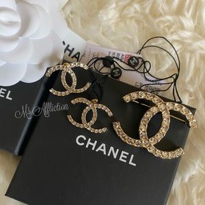 Sold Locally! CHANEL XL Matching Brooch & Earrings Set Gold CC